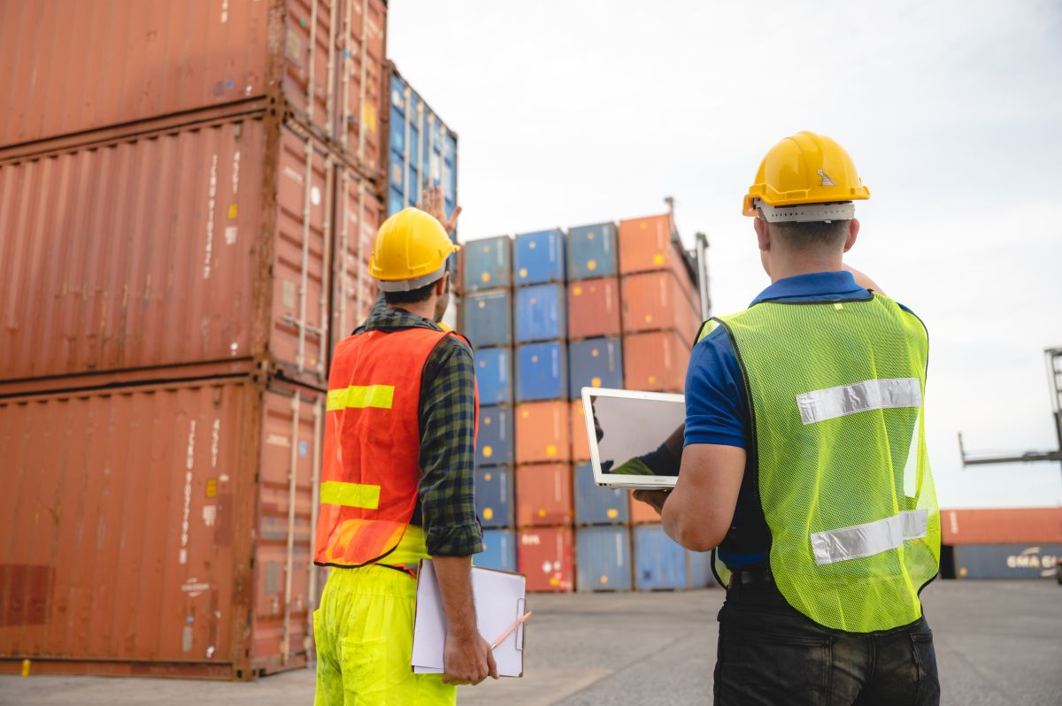 Transport i logistyka – kluczowe aspekty w biznesie
